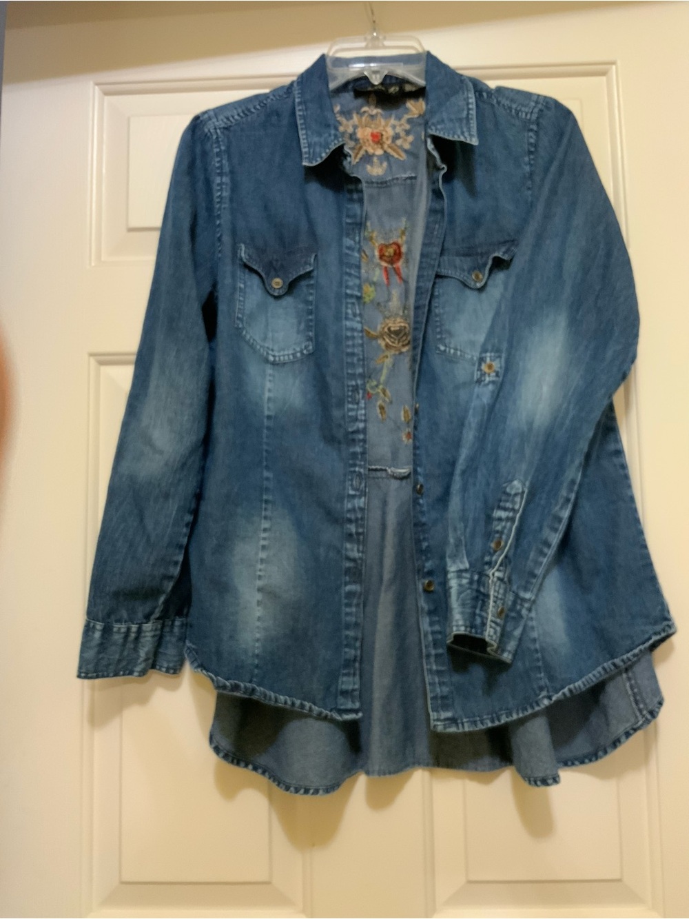 Embroidered Denim Shirt with Floral Back size M - Picture 2 of 3